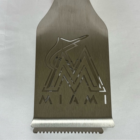 Sportula MLB Miami Marlins Grill A Tongs Cutout Logo Wood Handle Grilling Tongs - Picture 3 of 10